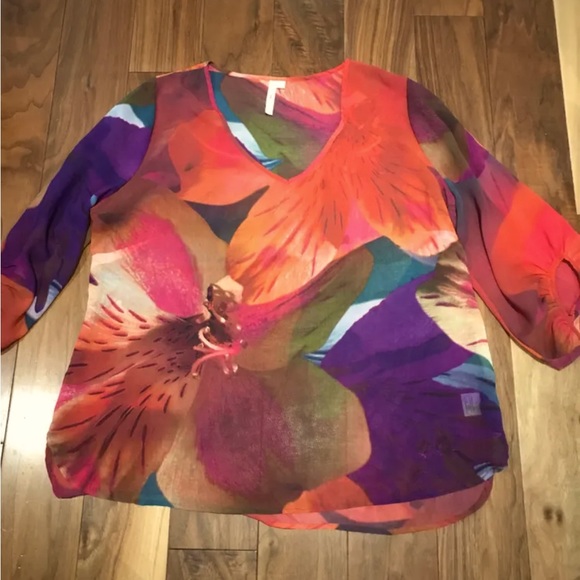 Beautiful Blouse - Picture 1 of 3